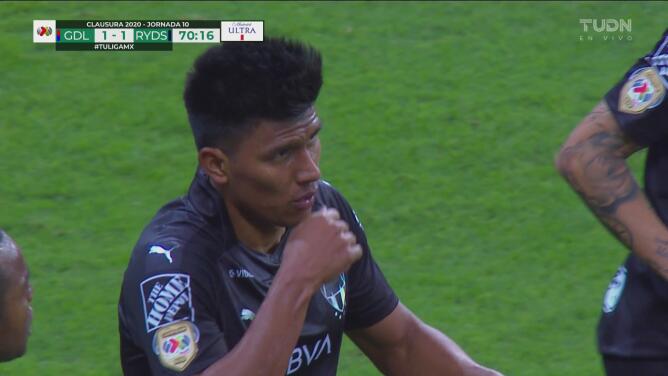 ¡Riflazo imparable! Jesús Gallardo se mete al área y pone el 1-1